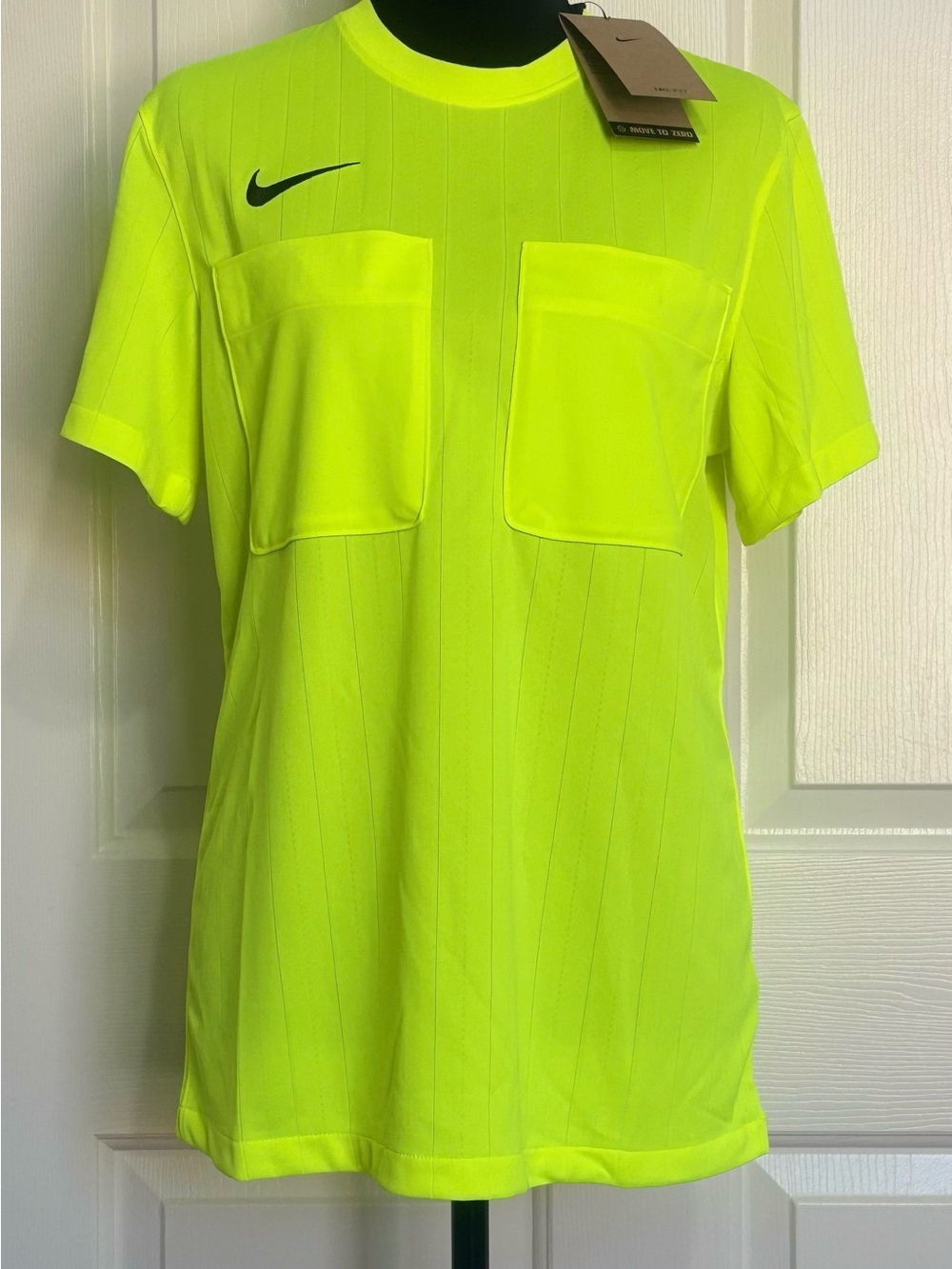 Nike Women’s Dri-FIT Short-Sleeve Jersey Style Code: FV3357-702 Size: Medium